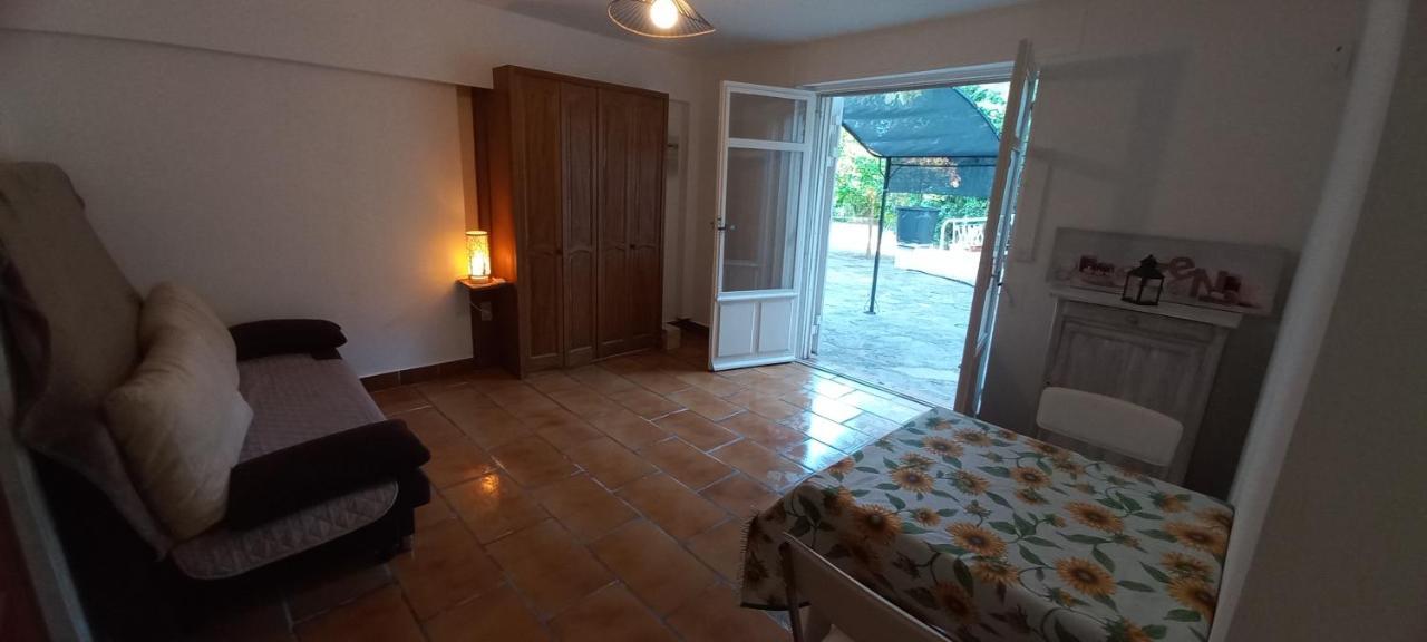 Appartement Et Sa Grande Terrasse En Rez De Jardin Saint Aygulf Esterno foto
